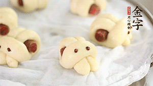 上鍋大火蒸20分鐘后，關火燜5分鐘就可以了。