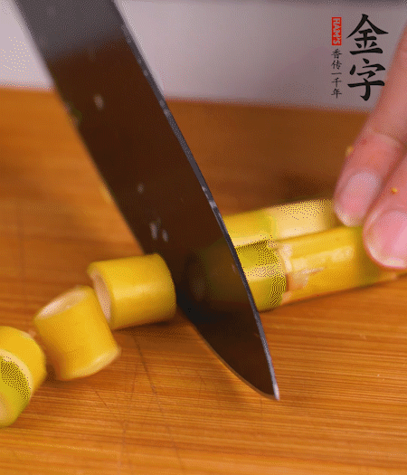 小野筍剝?nèi)ネ馄?，切成小段?>
					</div>
					<span>步驟 2/7</span>
					<p>小野筍剝?nèi)ネ馄?，切成小段?/p>
				</li><li>
					<div   id=