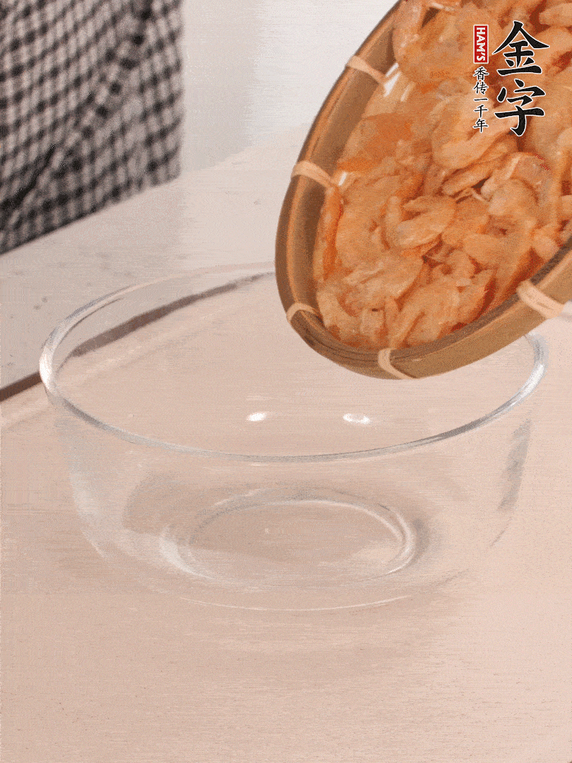 海米提前用溫水浸泡一會。