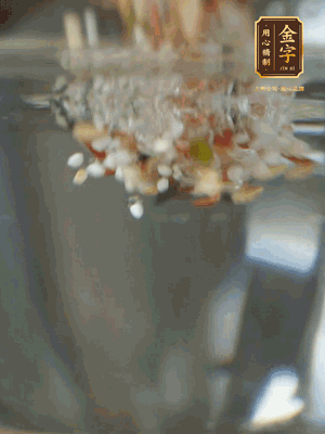 雜糧提前浸泡6小時(shí)，洗凈后下砂鍋