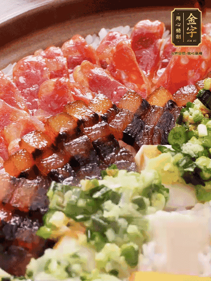 淋上蔥姜醬和少許醬油，攪拌均勻