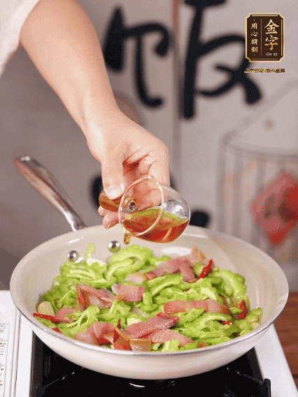 淋一圈料酒，少許糖調味