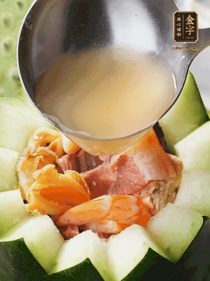 煮好后，盛入冬瓜盅。放入鍋中，可繼續燉煮，越燉越有味