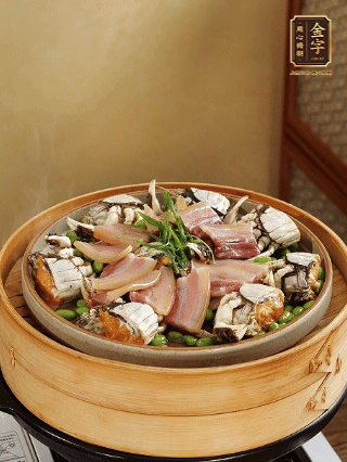 上鍋蒸15分鐘后，放蔥絲，潑熱油